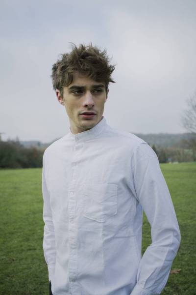 createur mode design paris chemise blanche Ã  col mao. utilisation de coton blanc